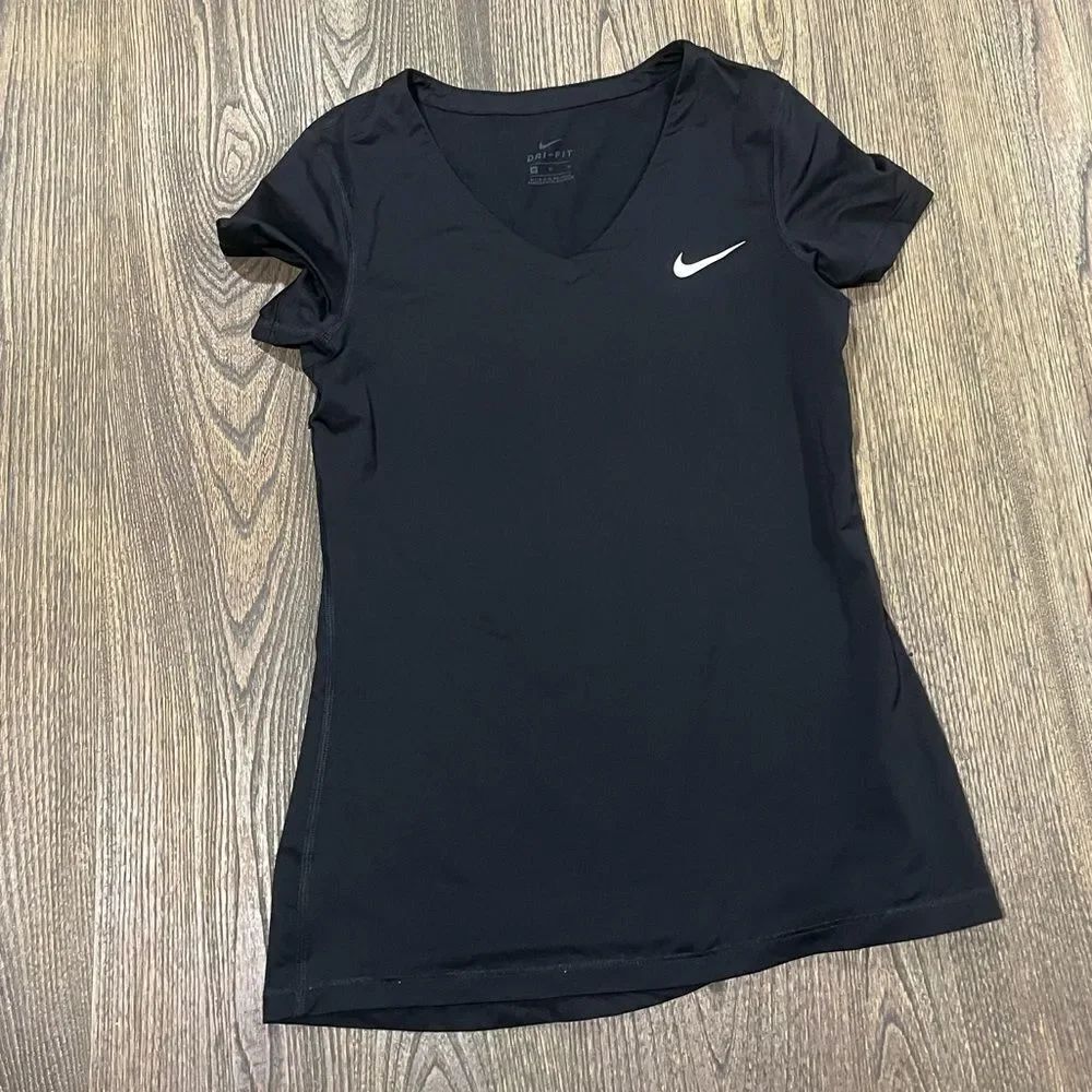 Nike Athletic T-Shirt V-Neck Short Sleeve Swoosh Print Pullover Black Size M